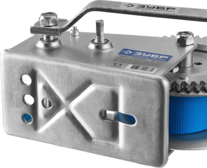 ЗУБР 1,1 т, 10 м, тяговая, ленточная, лебедка ручная барабанная 43115-1.1 Профессионал