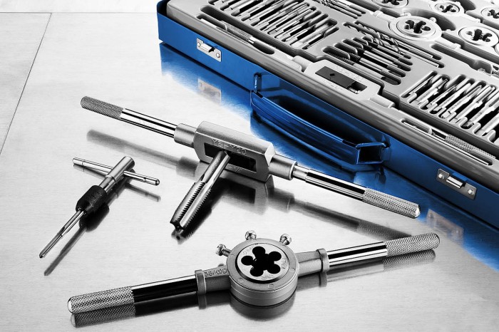 ЗУБР 65 предметов, Р6М5, набор метчиков и плашек 28110-H65 Профессионал