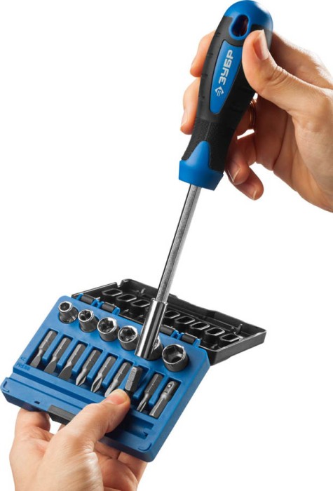 ЗУБР 16 предметов, двухкомпонентная рукоятка, в блистере, набор: битодержатель с битами и головками 25216